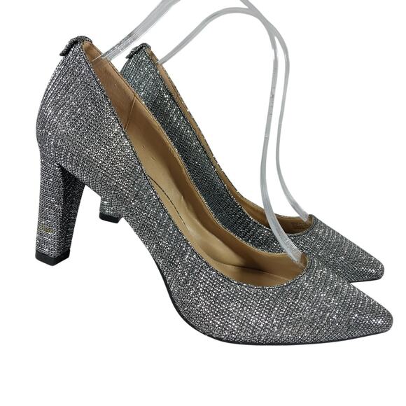 MICHAEL KORS! MOONLIGHT SILVER & BLACK TEXTILE POINTY TOE CLASSIC PUMPS! SZ 8M - Picture 1 of 10